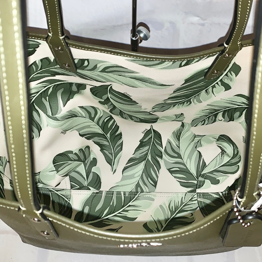 🌻 COACH 2850 🌻 BANANA LEAVES REVERSIBLE CITY TOTE MSRP $350 - Picture 8 of 16